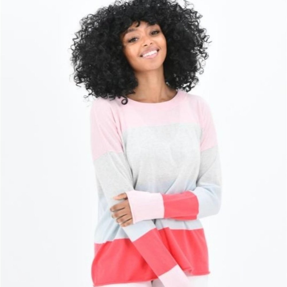 Brodie Cashmere Colorblock Scoop Neck Sweater in Pink, Gray & Coral